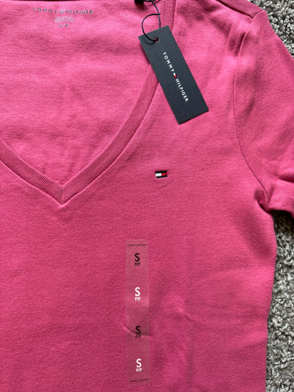 Blusa feminina TOMMY HILFIGER de cotton cor rosé gola V manga curta ACHADOS PRONTO-ENVIO