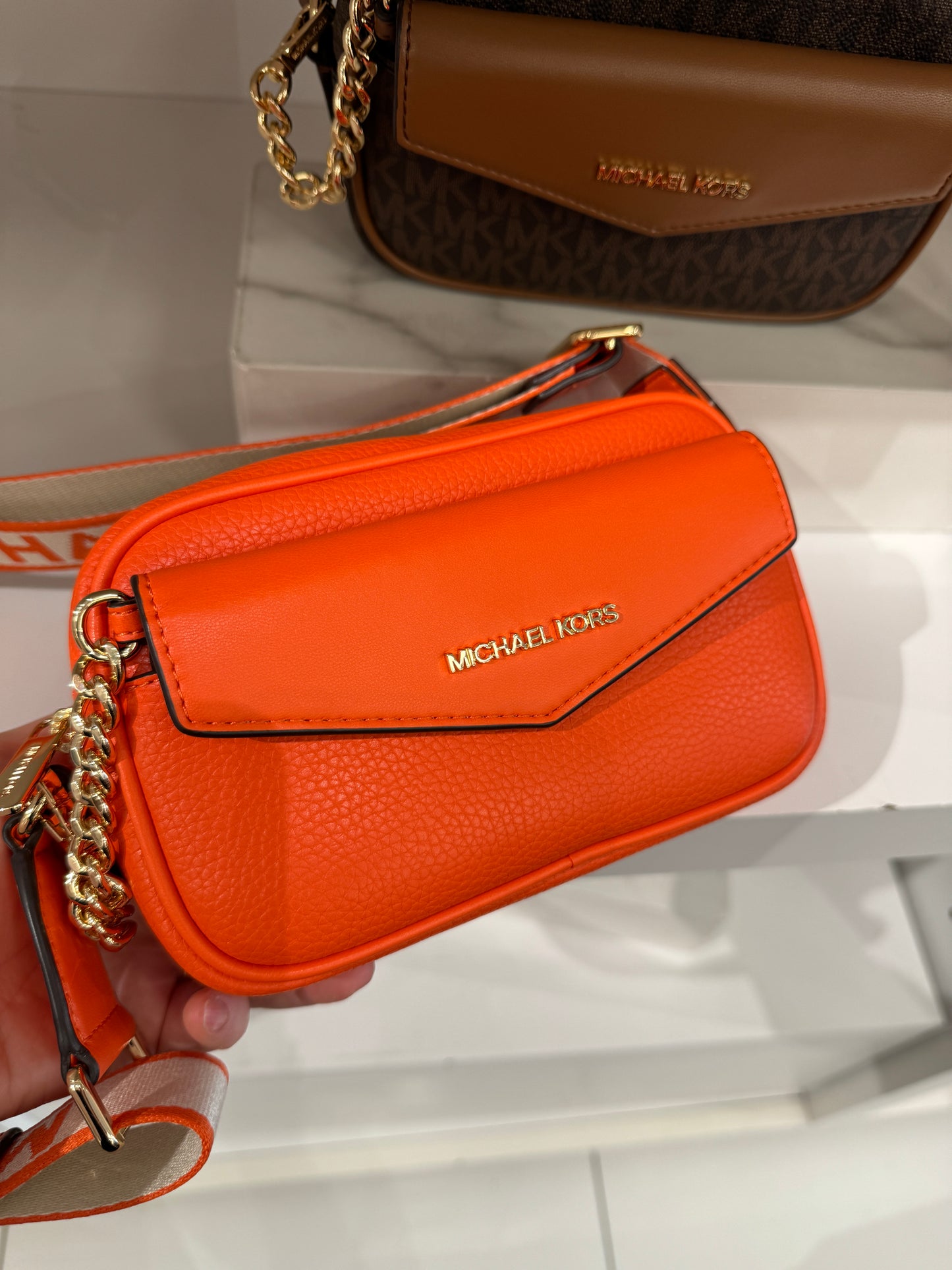 Bolsa transversal MICHAEL KORS Maisie com porta cartão e alça de tecido