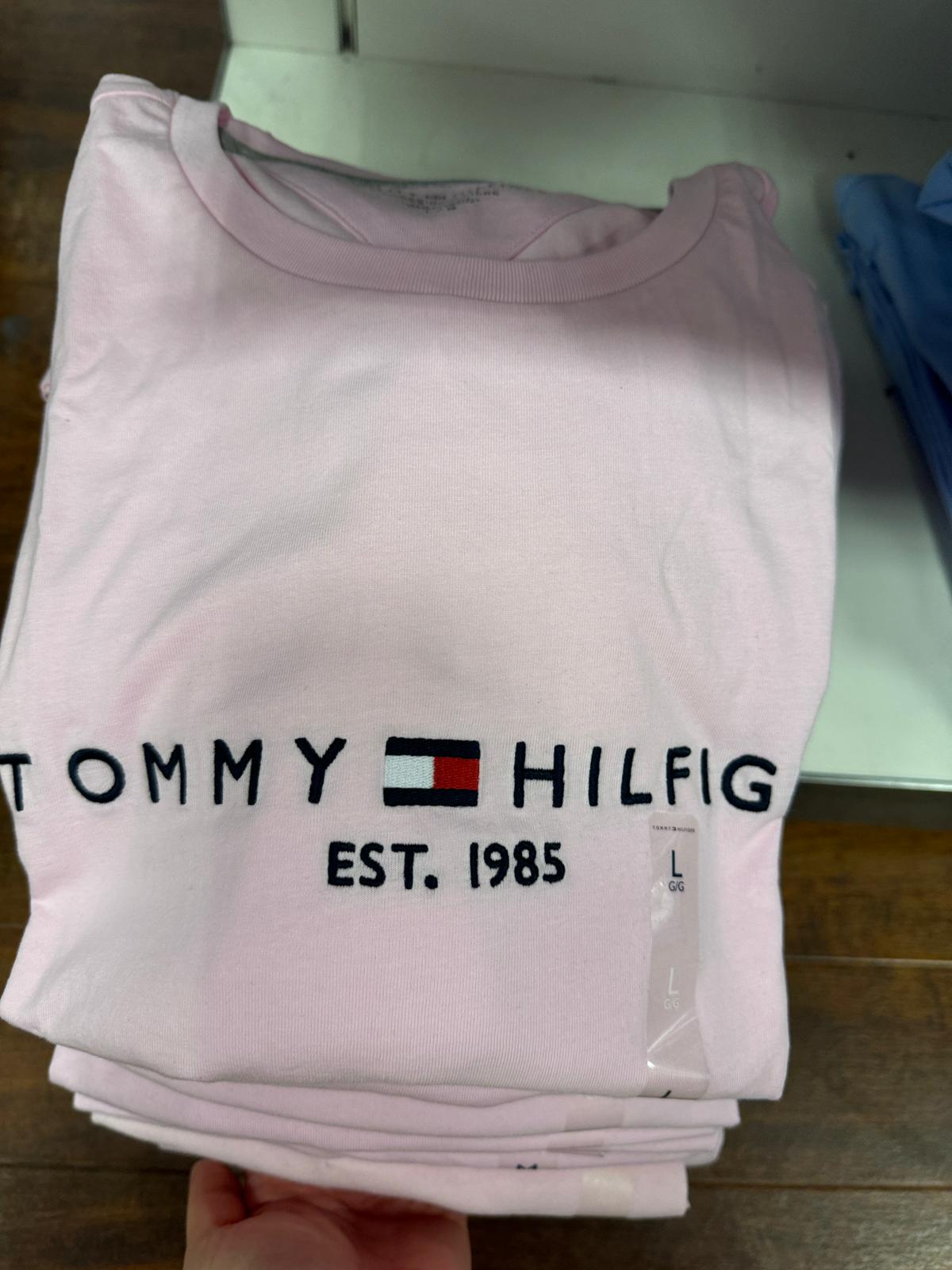 Camiseta TOMMY HILFIGER masculina com logo bordado no peito