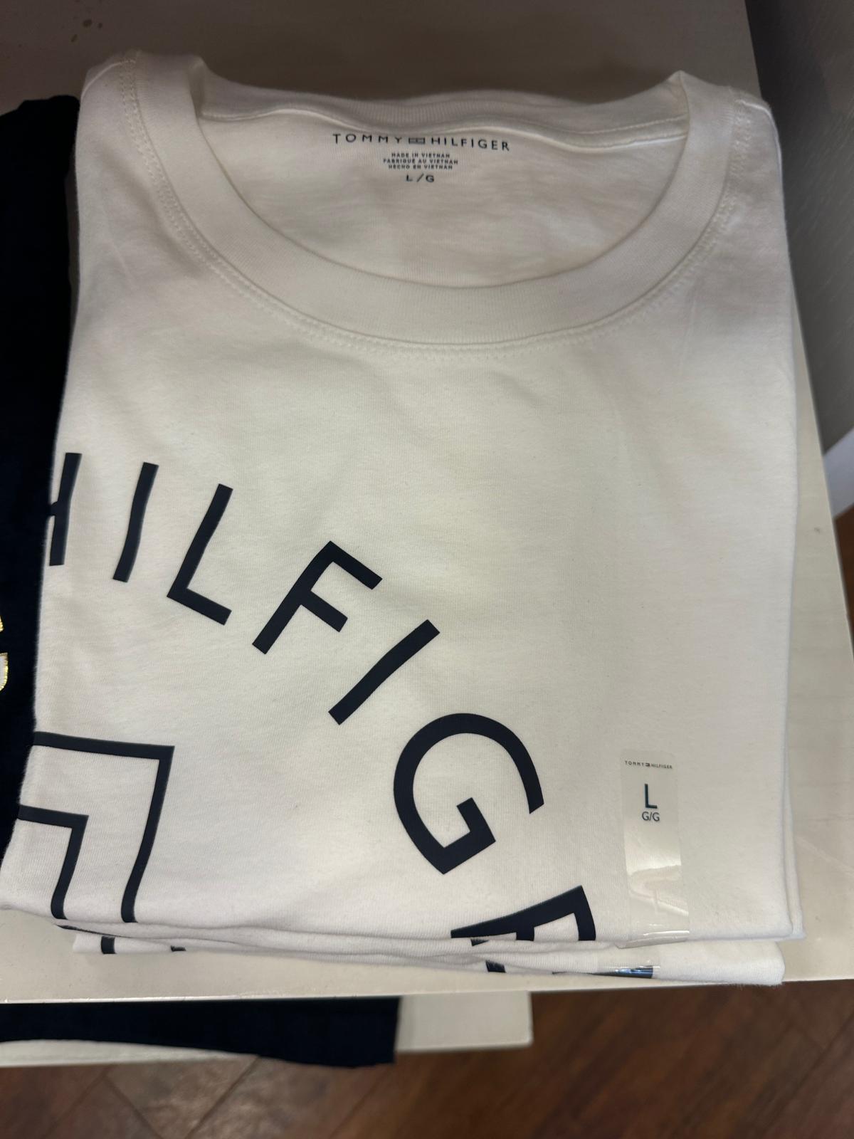 Camiseta feminina TOMMY HILFIGER gola redonda