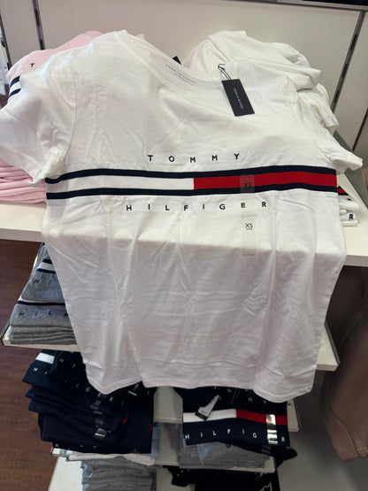 Camiseta feminina TOMMY HILFIGER logo na frente gola redonda