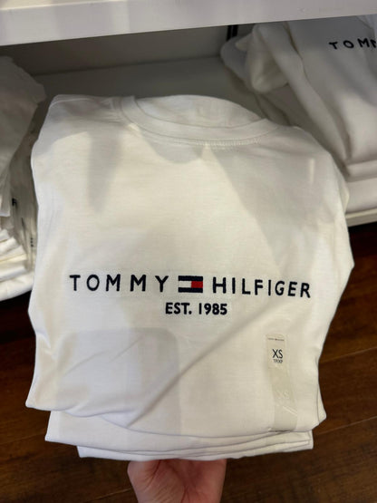 Camiseta feminina TOMMY HILFIGER logo bordado na frente gola redonda