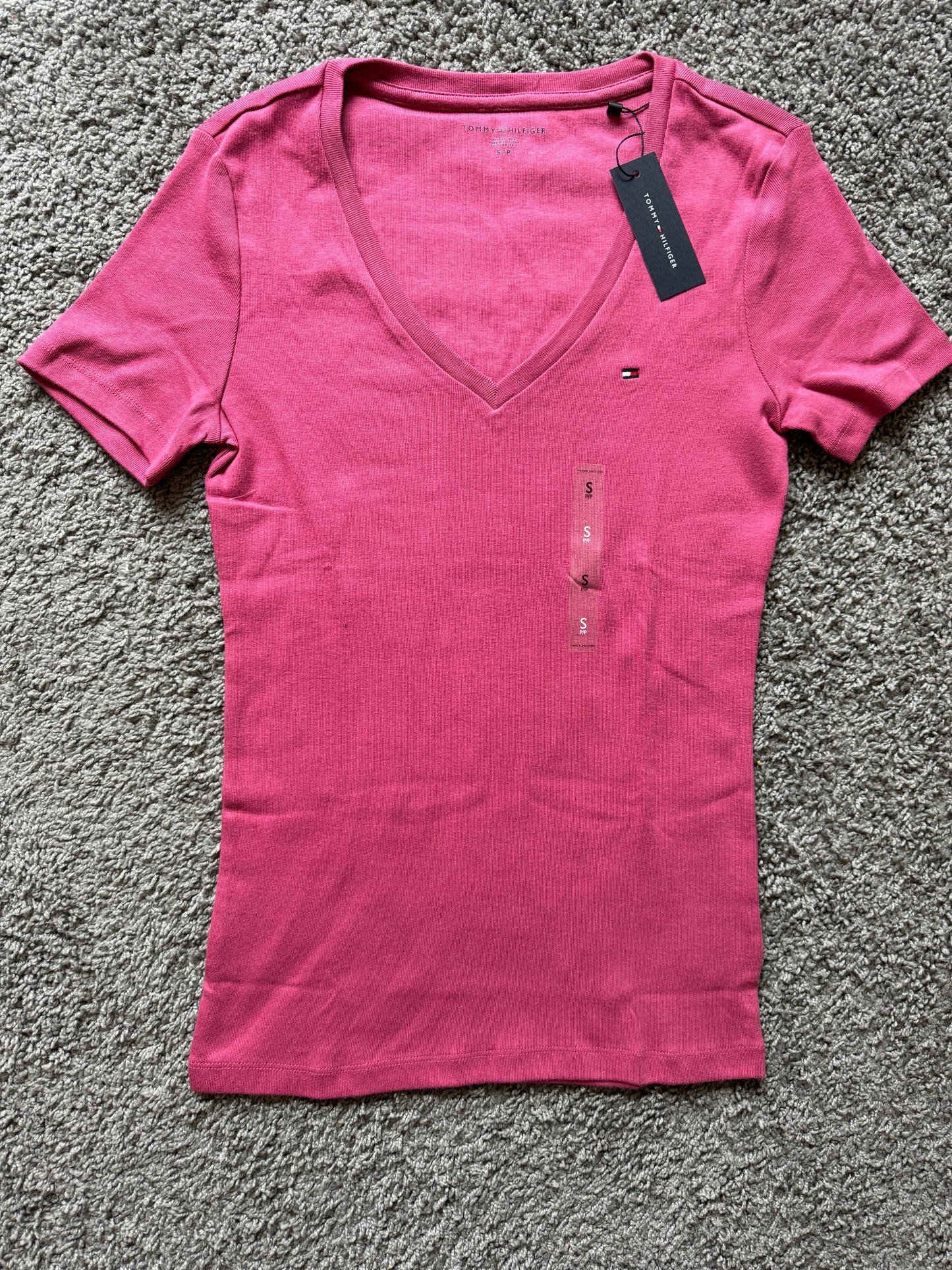 Blusa feminina TOMMY HILFIGER de cotton cor rosé gola V manga curta ACHADOS PRONTO-ENVIO