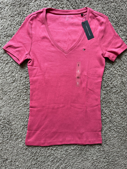 Blusa feminina TOMMY HILFIGER de cotton cor rosé gola V manga curta ACHADOS PRONTO-ENVIO