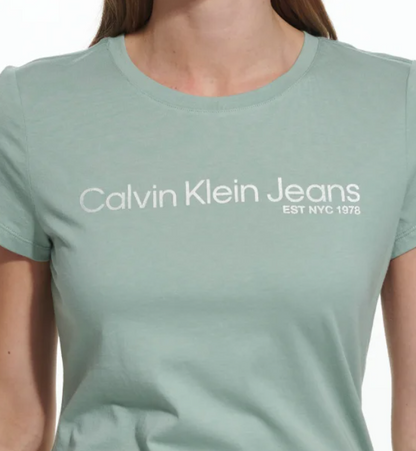 Camiseta Calvin Klein Jeans Feminina com Logotipo