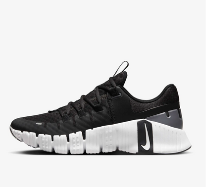 Tênis importado feminino Nike Metcon 5 preto e branco