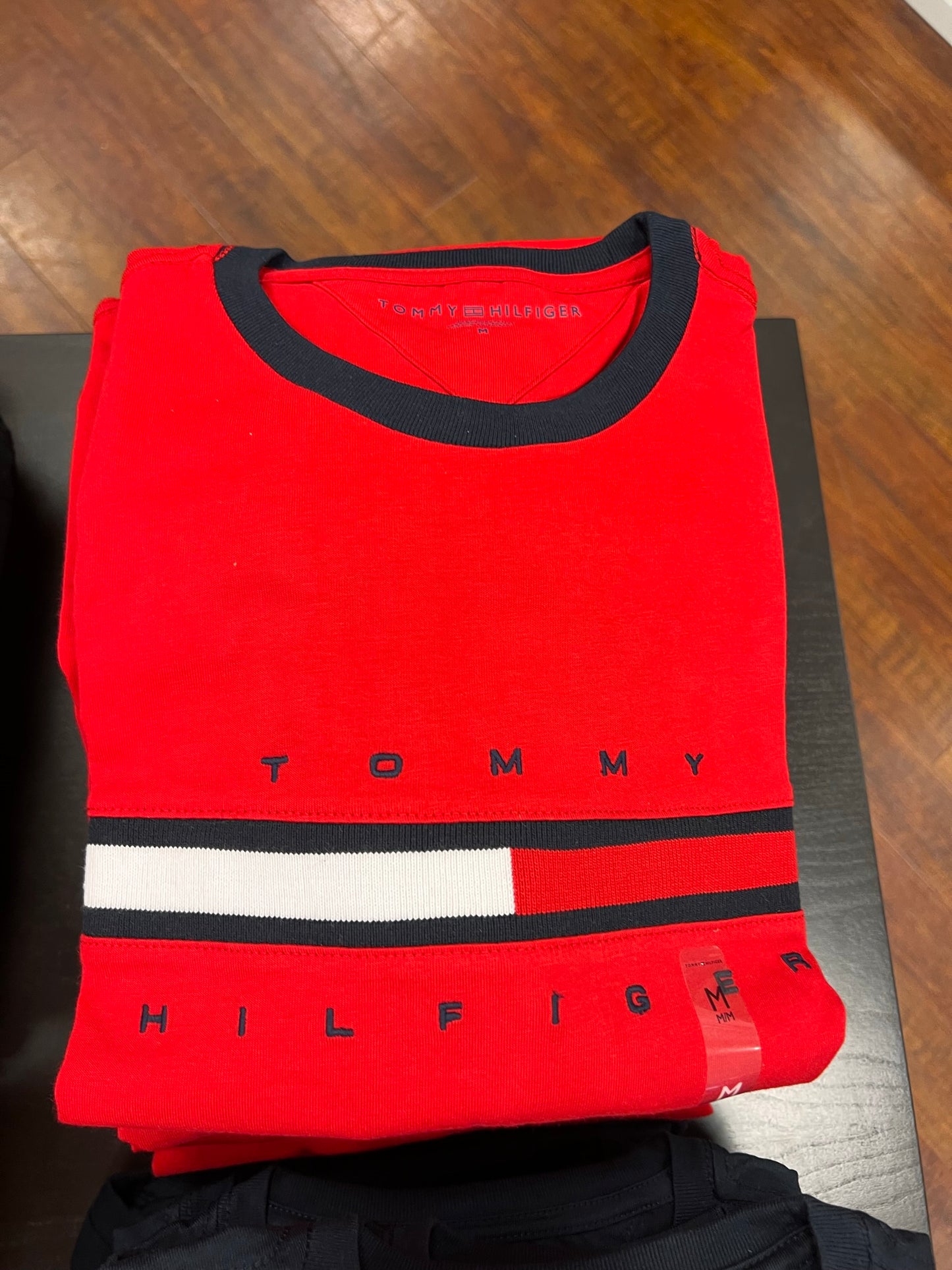 Camiseta TOMMY HILFIGER masculina com detalhe no peito