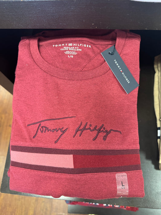 Camiseta TOMMY HILFIGER masculina com detalhe no peito