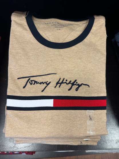 Camiseta TOMMY HILFIGER masculina com detalhe no peito