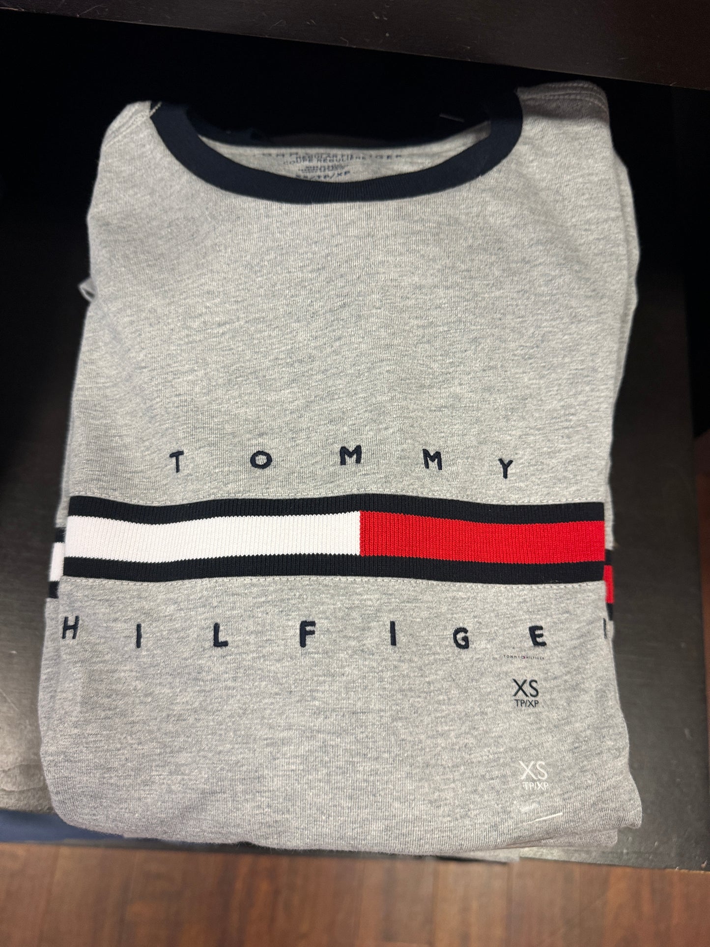 Camiseta TOMMY HILFIGER masculina com detalhe no peito