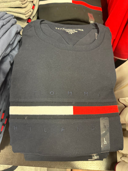 Camiseta TOMMY HILFIGER masculina com detalhe no peito