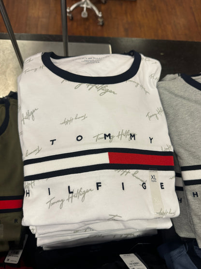 Camiseta TOMMY HILFIGER masculina com detalhe no peito