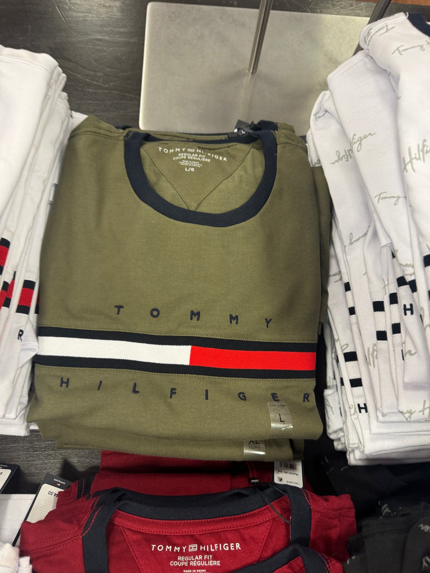 Camiseta TOMMY HILFIGER masculina com detalhe no peito