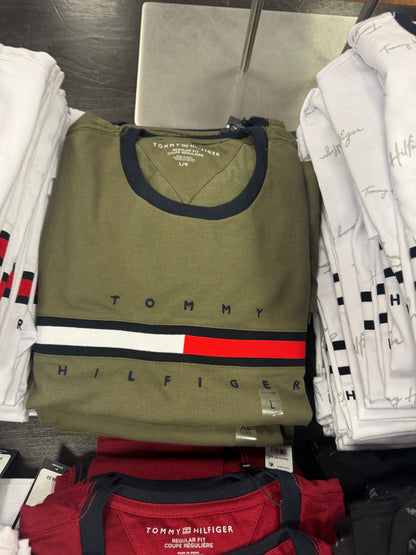 Camiseta TOMMY HILFIGER masculina com detalhe no peito