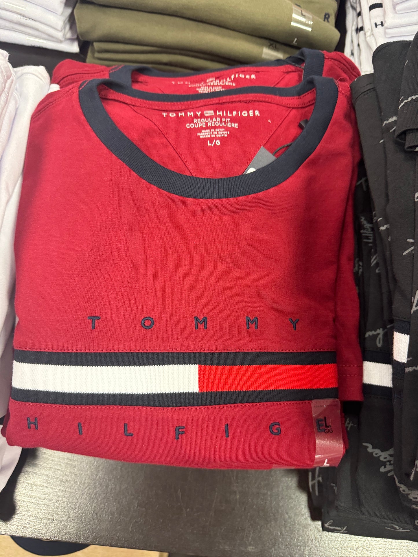 Camiseta TOMMY HILFIGER masculina com detalhe no peito