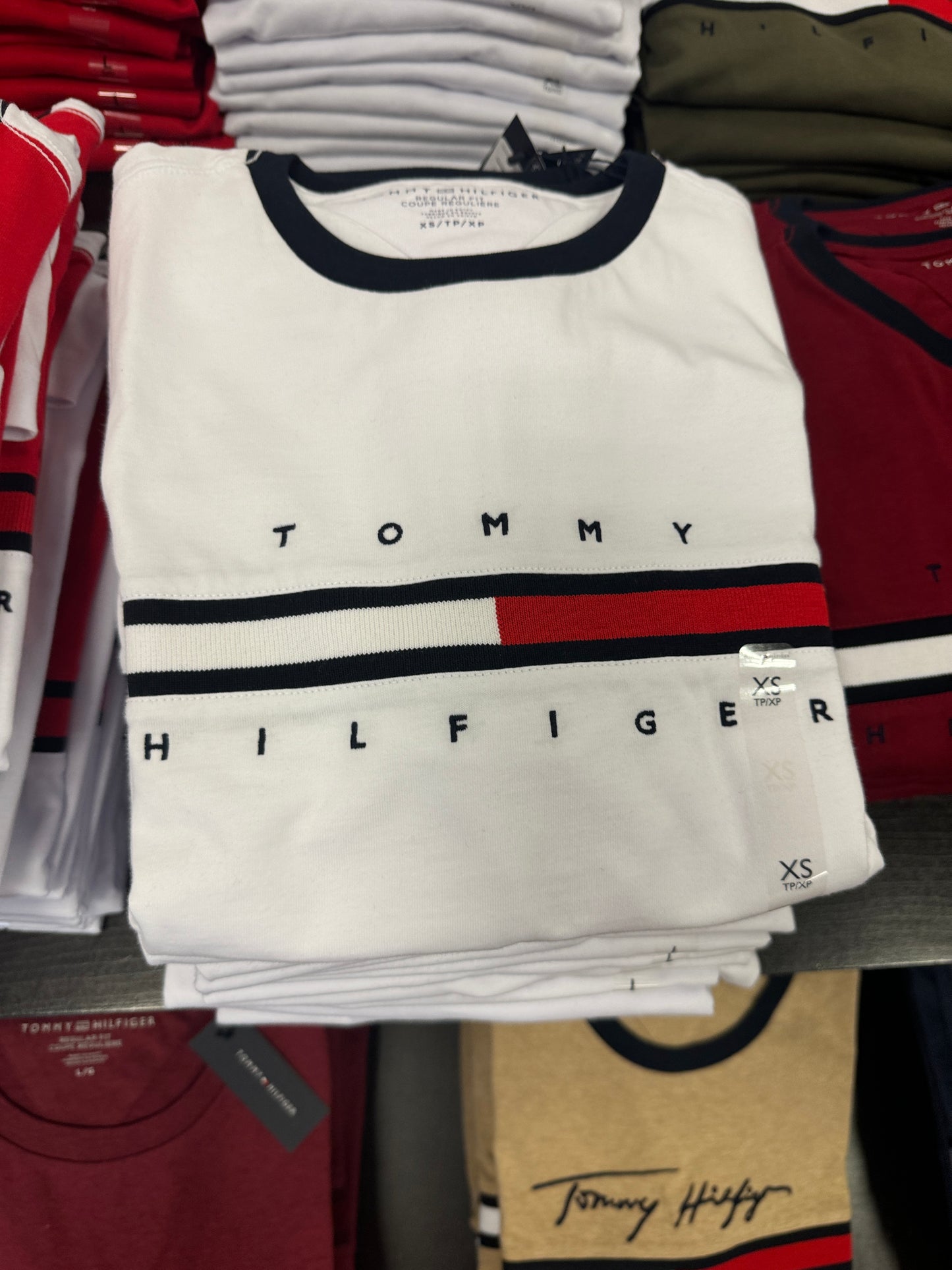 Camiseta TOMMY HILFIGER masculina com detalhe no peito