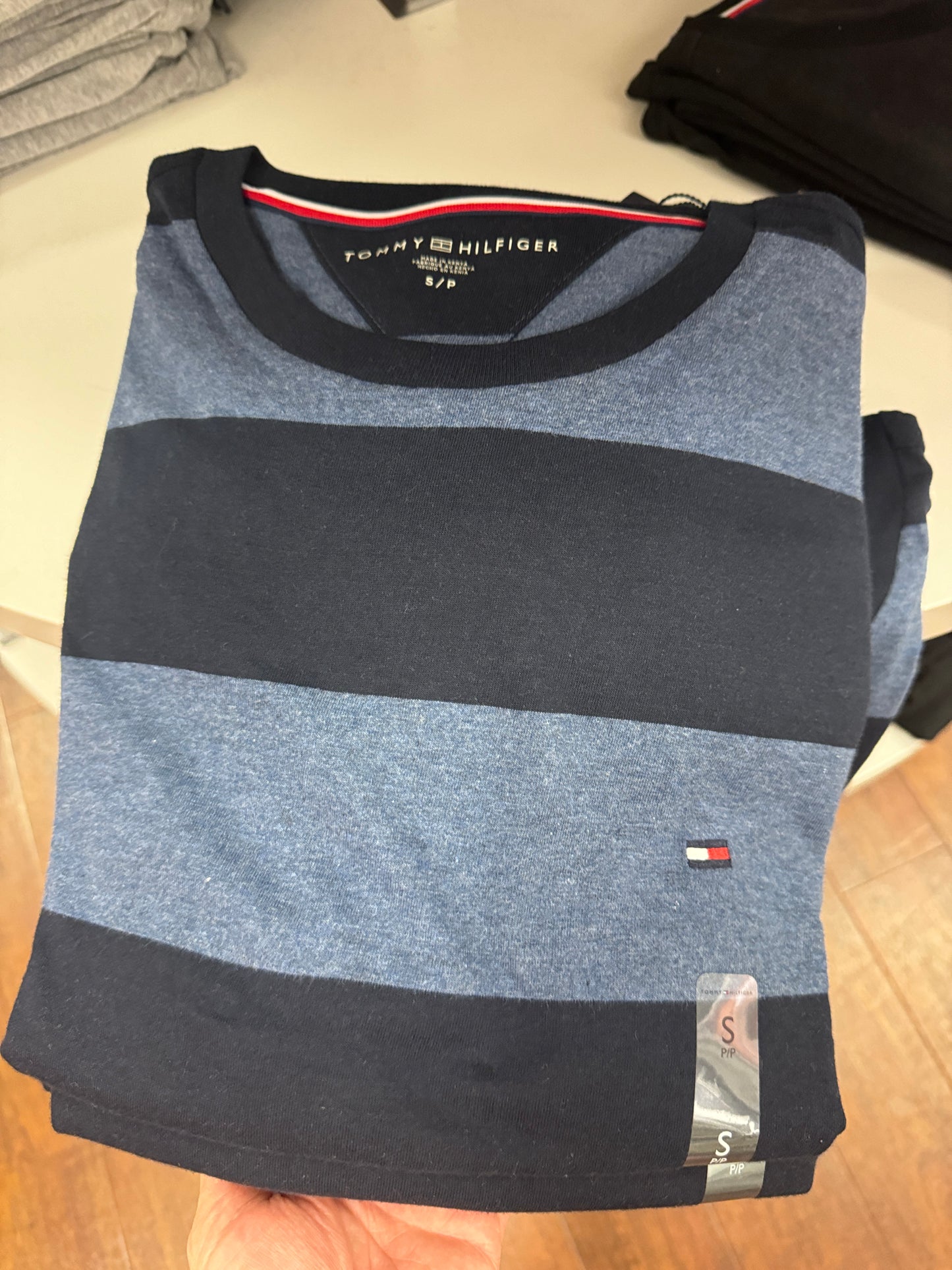 Camiseta TOMMY HILFIGER masculina com listras