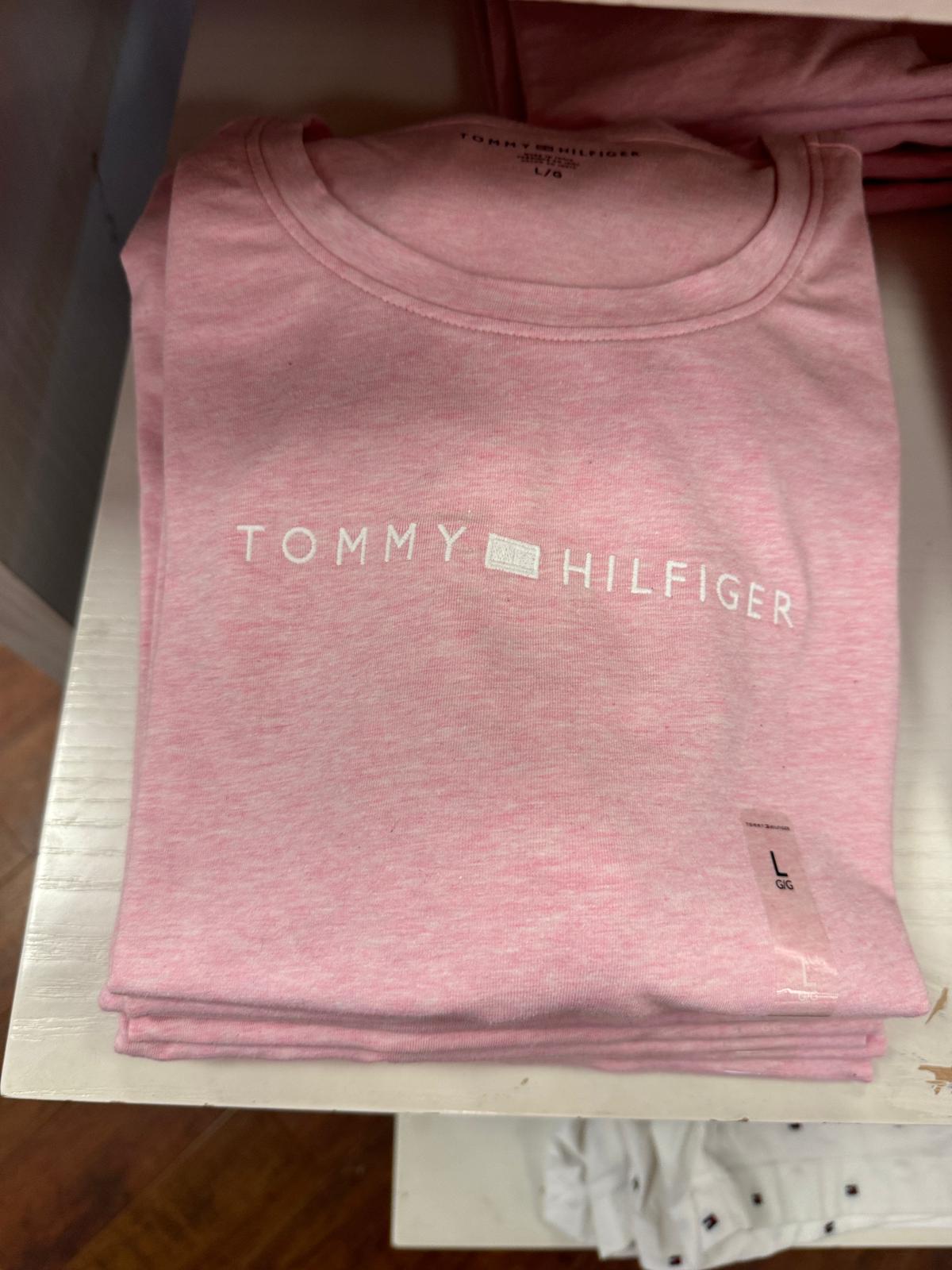 Camiseta feminina TOMMY HILFIGER gola redonda