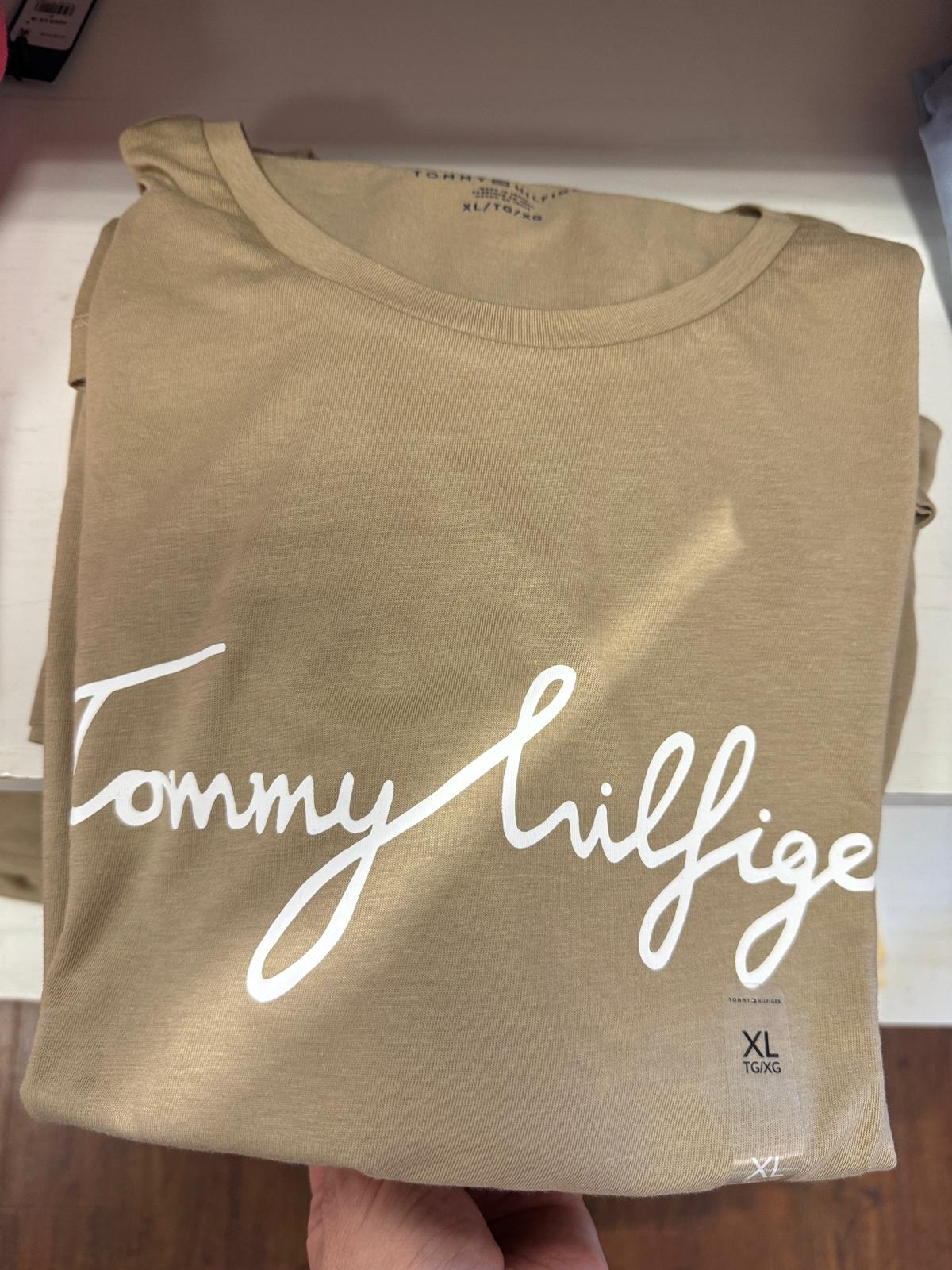 Camiseta feminina TOMMY HILFIGER logo manuscrito gola redonda